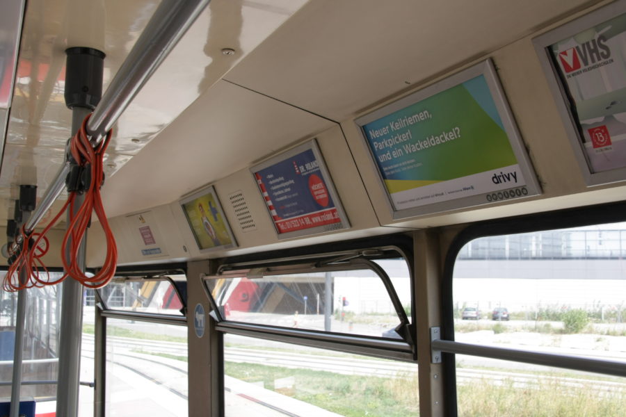 Gewista Stadtwerbung Strassenbahn ULF Innen-Werbung