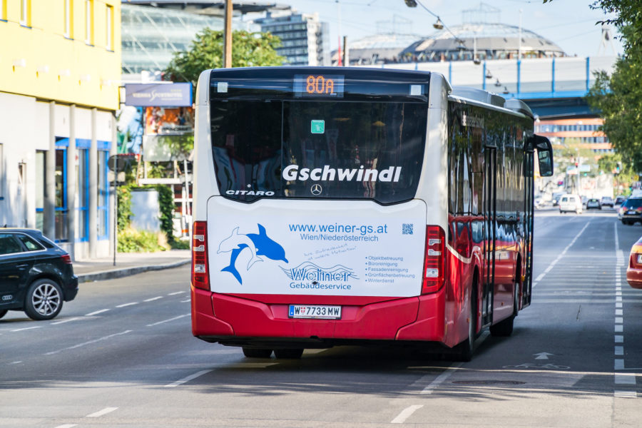 Stadtwerbung-Bus-Heck-Weiner-Gebaeudeservice